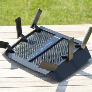 NETGEAR Nighthawk X6 R8000 WiFi Cable & Fibre Router - AC 4000 Tri-band